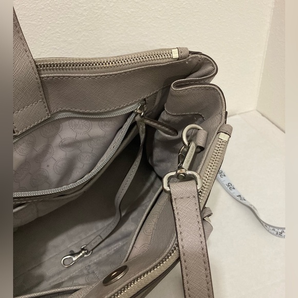 Michael Kors Signature Large Heather Grey Saffiano Leather Sutton Satchel Purse. - Picture 12 of 16